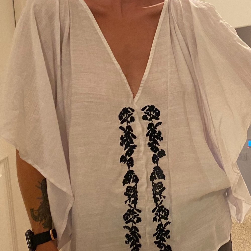 TCEC Cold Shoulder Embroidered Top - M